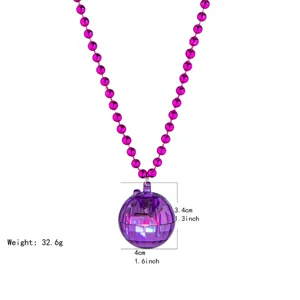 Detailopname van de oplichtende disco-bal hanger met specificaties van maat en gewicht.