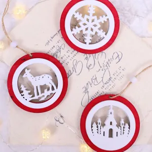 Set di ornamenti sospesi in legno di Natale, ciondolo intagliato rosso e bianco per feste.