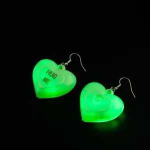 Orecchini a cuore LED luminosi con scritta per feste e regali di San Valentino alla moda.