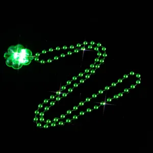 LED St. Patricks Day Kleeblatt leuchtende Halskette grüne Perlen Schmuck Detail