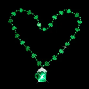 Collar Luminoso LED Día de San Patricio Perlas Trébol Verde Con Colgante Jarra de Cerveza Para Niños Adultos