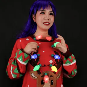 Collier lumineux LED ampoule de fete de Noel vue detaillee, accessoire de lumiere colore.