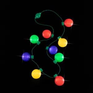 Collier ampoule LED colorée, accessoire de fête lumineux pour célébration de Noël.