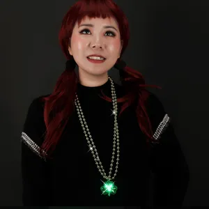 St Patrick's Day Shamrock LED Glowing Necklace Green Beaded Chain 3-Mode Light Up Clover Pendant Necklace For Festival Party Parade