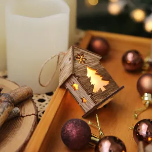 Weihnachten Holz Leuchtende Haus Anhänger Ausgehöhlt Stern Schneeflocke Holzhaus LED Hängende Dekoration Baum Haus Dekor