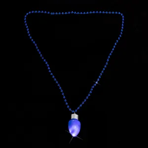 Collier pendentif ampoule LED vue detaillee, chaine de perles bleues accessoire de fete.