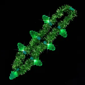 LED beleuchtete Weihnachtsbaum Lametta Halskette grüne Party Zubehör Detailansicht