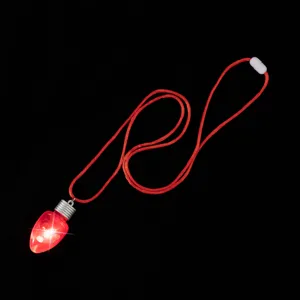 Gedetailleerd overzicht van de rode LED gloeilamp hanger ketting, met lichteffect en sluiting.