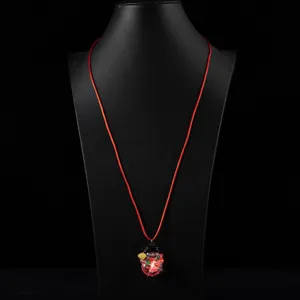 Kerst oplichtende sneeuwpop hanger ketting met rood koord LED feest sieraden detailweergave