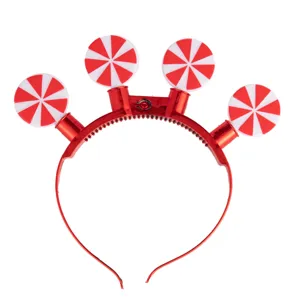Diadema navideña LED con caramelo rojo luminoso para fiestas mercados nocturnos y eventos.