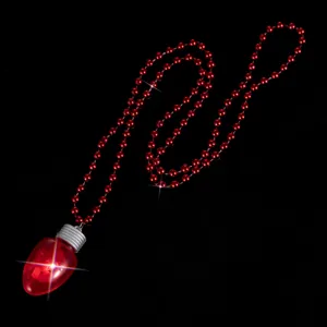 Vue détaillée du collier de l'ampoule LED rouge avec chaîne de perles rouges brillante.