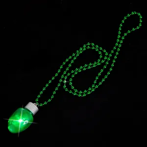 Collier pendentif ampoule LED verte avec chaîne de perles lumineuses pour fête de Noël.