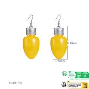 Boucles d'oreilles ampoule jaune de Noël avec crochets argentés, bijoux de fête festifs.