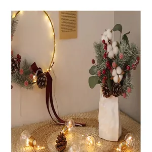 Décoration de Noël arrangement floral bricolage pomme de pin coton LED détail