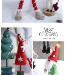 Dettagli della simpatica bambola gnomo di Natale in feltro e decorazioni per le feste.
