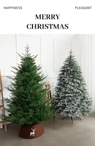 Vista dettagliata di grandi alberi di Natale artificiali con fogliame verde e innevato.