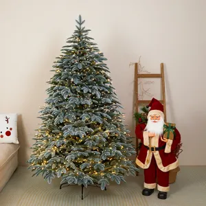 Grande albero di Natale artificiale in PE pre-illuminato con luci per la decorazione.