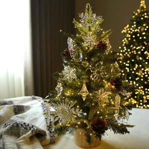 Kleiner Tisch Weihnachtsbaum mit LED Lichterkette Kristall Schneeflocken fuer festliche Dekoration