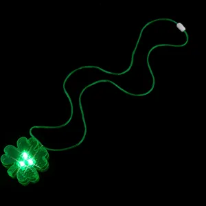 LED leuchtende vierblättrige Kleeblatt Halskette St. Patricks Tag Party Schmuck grün