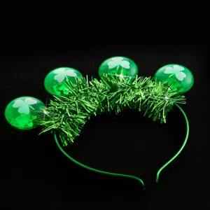Serre-tête lumineux trèfle vert avec guirlande brillante pour la Saint-Patrick et fêtes.