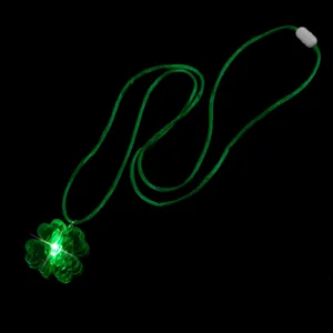 LED leuchtende vierblättrige Klee Halskette grüner Anhänger Party leuchtender Schmuck