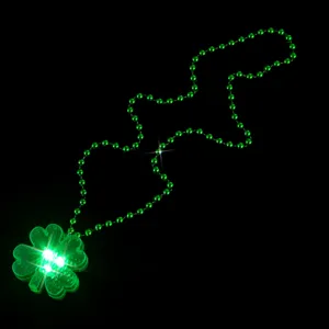 LED verlichtende groene klaver ketting met kralen ketting voor een feestelijke avond