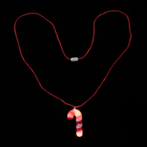 LED oplichtende zuurstok kerstketting gedetailleerd weergaveontwerp met feestelijke verlichting.
