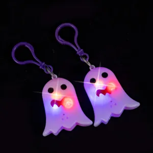 Portachiavi fantasma luminoso LED di Halloween, accessorio spettrale per borsa regalo.