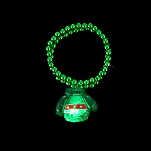 Braccialetto di perline verdi luminose di Natale con ciondolo maglione brutto luminoso