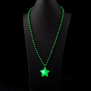 Grüne Stern Anhänger Perlenkette, perfekt für Weihnachtsfeier und festliche Geschenke.