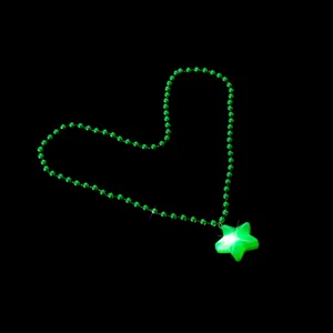 Grüne leuchtende Sternanhänger Perlenkette, perfekt für Feiertagsparty und Festgeschenke.