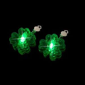 Gruene leuchtende vierblaettrige Kleeblatt Ohrclips St Patricks Day Party Schmuck Geschenk