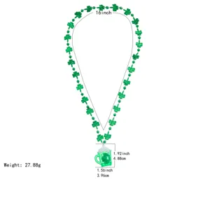 Collar de cuentas verde del Día de San Patricio con colgante de cerveza de 16 pulgadas.