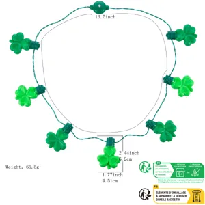Detailansicht der St. Patrick's Tag beleuchteten Kleeblatt-Halskette mit genauen Maßen.