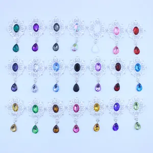 Gedetailleerd overzicht van zilveren legering strass bloem druppel hangertjes knopen, DIY.