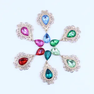 Goudkleurige legering acryl druppel strass hanger DIY kleding decoratieve accessoire knopen