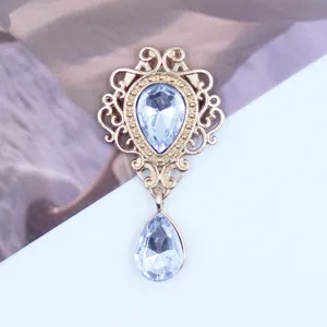 Goudkleurige legering druppelhanger met lichtblauwe kristallen strass, vintage DIY sieraden.