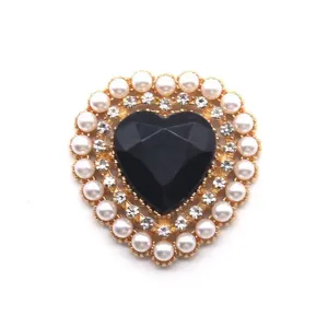 Heart rhinestone pearl alloy button DIY jewelry accessory clothing bag decorative detail view