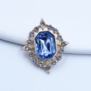Gold diamond alloy rhinestone decorative buckle detail, perfect for DIY bows and doll accessories.