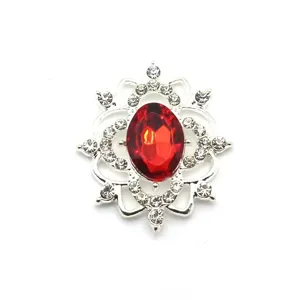 Close-up detail of oval alloy acrylic resin flower tray DIY handmade jewelry accessory.