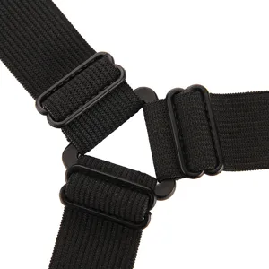 Vista ravvicinata di dettaglio della cinghia elastica nera regolabile con resistente fibbia in plastica.