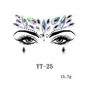 Acryl strass gezichtsstickers detail, perfect voor festival make-up en feestdecoratie.