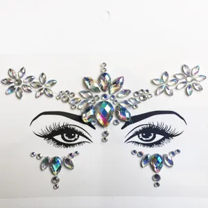 Vista detallada de pedrería brillante para la cara, gemas de resina holográfica para fiestas.