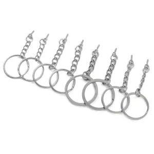 Llaveros de metal plateado con cadenas y tornillos, perfectos para manualidades de bricolaje.