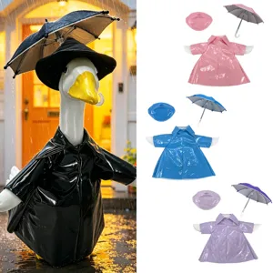 Set di Abbigliamento Impermeabile per Statua di Oca da Veranda con Cappello e Mini Ombrello Abbigliamento Costume Decorativo
