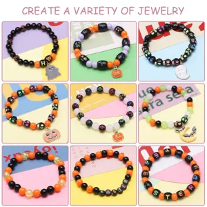 Kit de fabrication de bracelets en perles acryliques d'Halloween avec des breloques.