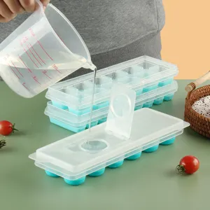 Bandeja de cubitos de hielo de silicio con tapa, molde apilable para congelador de cocina casera.