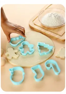 Christmas DIY cookie cutter set 6pcs plastic pastry mold baking tools for holiday celebration.