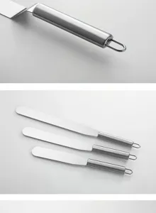 Stainless steel cake spatula set detail view, featuring ergonomic handle and hanging loop.