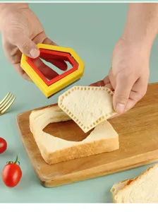 Kinder Sandwich Schneider Kunststoff Form fur Toast Brot Keks Backen Kuchenwerkzeug SpaB